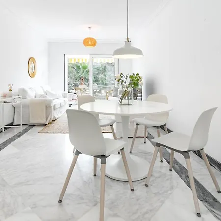 Contemporary 2br Apt With Terrace In Nueva Andalucia 'the Golf Valley' شقة