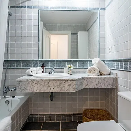 Contemporary 2br Apt With Terrace In Nueva Andalucia 'the Golf Valley' ماربيا