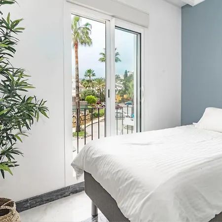 Contemporary 2br Apt With Terrace In Nueva Andalucia 'the Golf Valley'