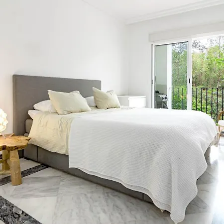 Contemporary 2br Apt With Terrace In Nueva Andalucia 'the Golf Valley' *