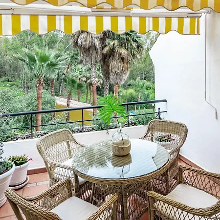 아파트 Contemporary 2br Apt With Terrace In Nueva Andalucia 'the Golf Valley' 마르베야