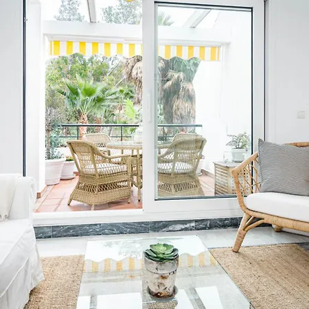 Contemporary 2br Apt With Terrace In Nueva Andalucia 'the Golf Valley' 아파트 마르베야