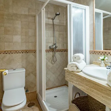 Contemporary 2br Apt With Terrace In Nueva Andalucia 'the Golf Valley' 아파트 *