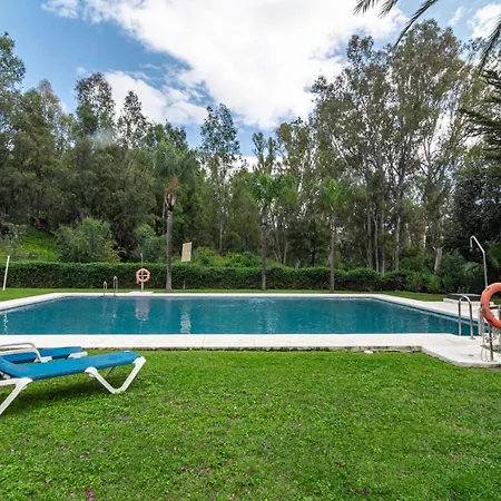 아파트 Contemporary 2br Apt With Terrace In Nueva Andalucia 'the Golf Valley' 마르베야