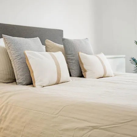 Contemporary 2br Apt With Terrace In Nueva Andalucia 'the Golf Valley' * 마르베야