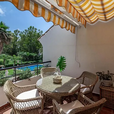 아파트 Contemporary 2br Apt With Terrace In Nueva Andalucia 'the Golf Valley'